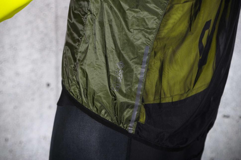 2023 GOREWEAR Ambient Vest Mens - side.jpg