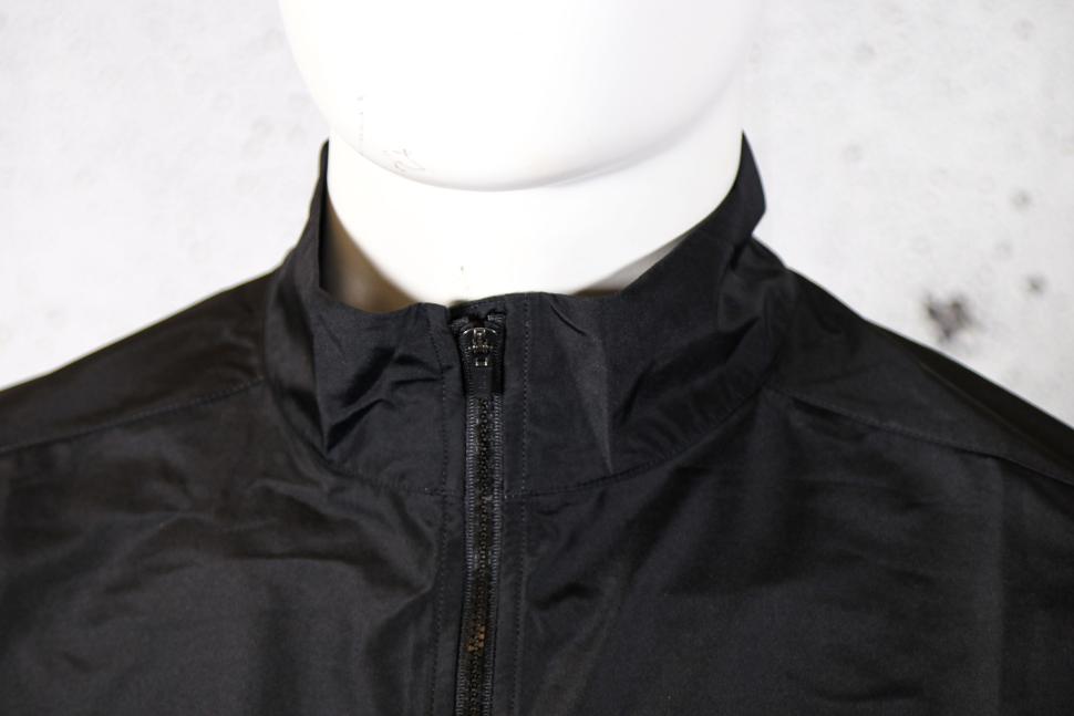2023 GOREWEAR Everyday Jacket Mens - collar.jpg