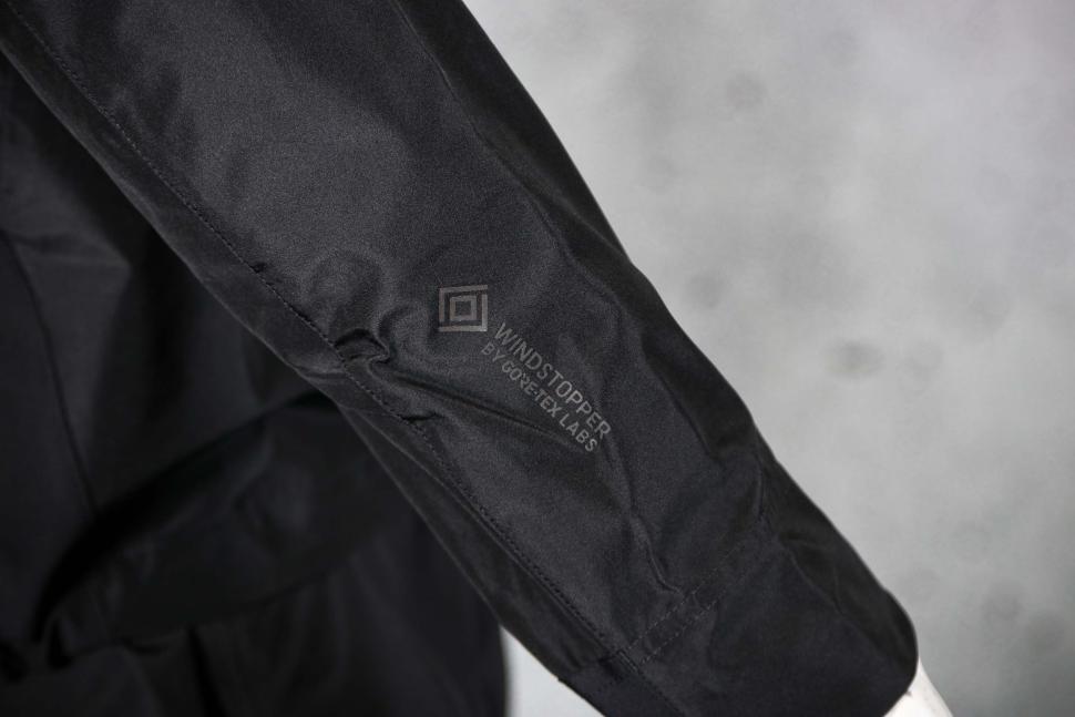 2023 GOREWEAR Everyday Jacket Mens - sleeve detail.jpg
