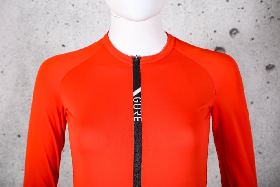 2023 GOREWEAR Torrent Long Sleeve Jersey Womens - chest.jpg