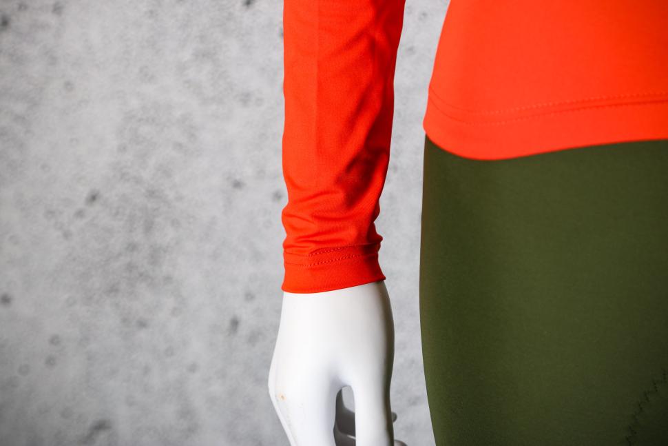 2023 GOREWEAR Torrent Long Sleeve Jersey Womens - cuff.jpg