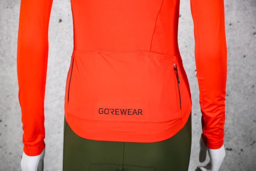 2023 GOREWEAR Torrent Long Sleeve Jersey Womens - pockets.jpg