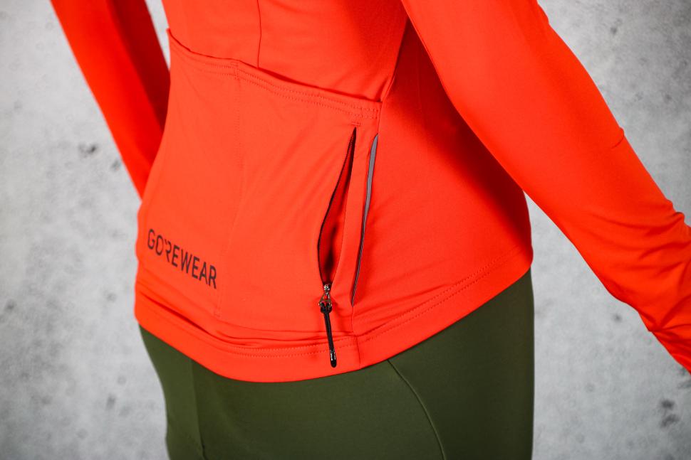 2023 GOREWEAR Torrent Long Sleeve Jersey Womens - zipped pocket.jpg
