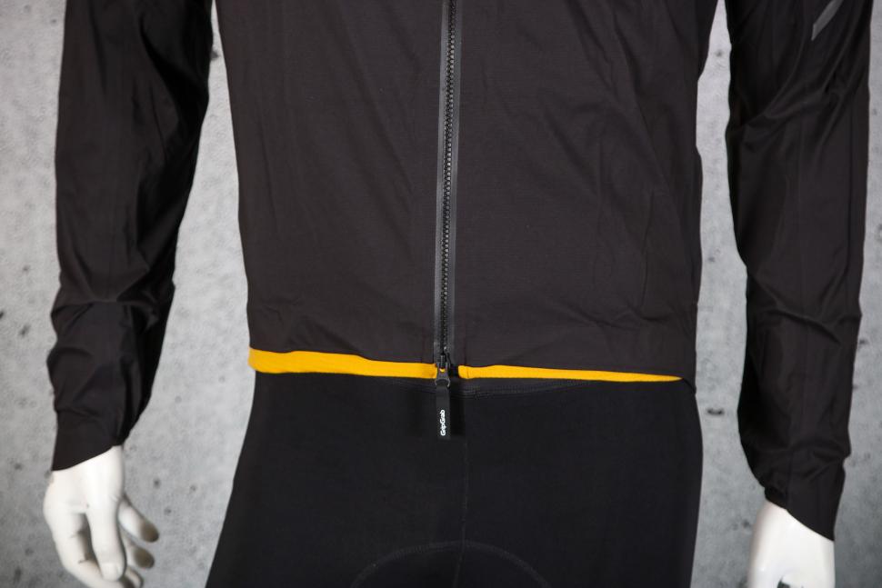 2023 GripGrab Lightweight Waterproof Jacket - hem.jpg
