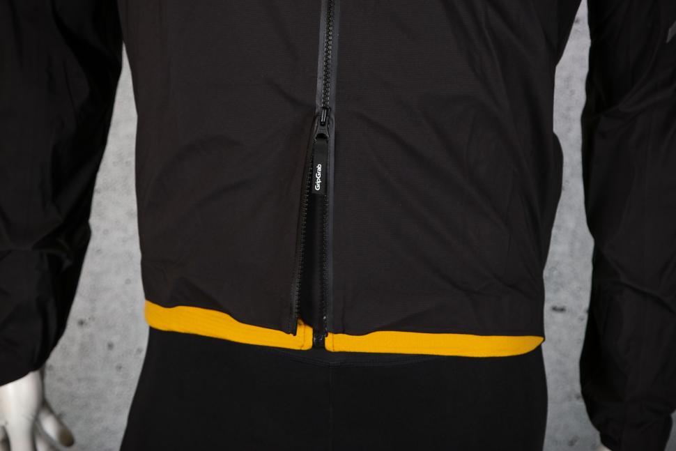 2023 GripGrab Lightweight Waterproof Jacket - zip detail.jpg