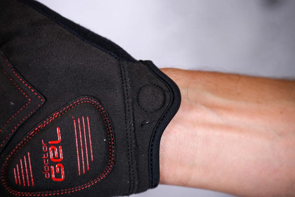 2023 GripGrab SuperGel Padded Short Finger Summer Gloves - cuff tab.jpg