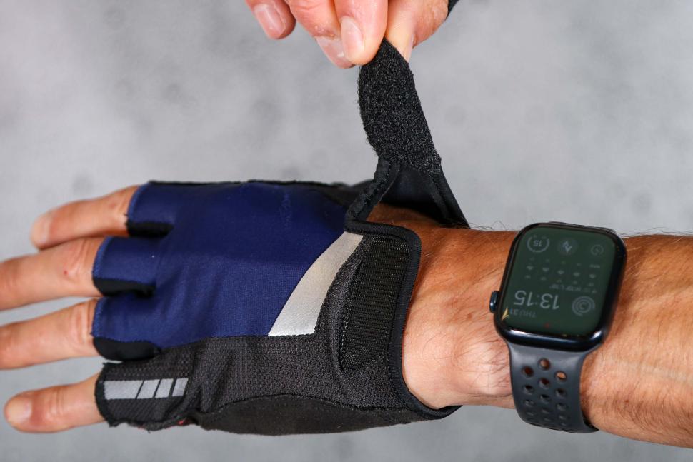 2023 GripGrab SuperGel Padded Short Finger Summer Gloves - strap velcro.jpg