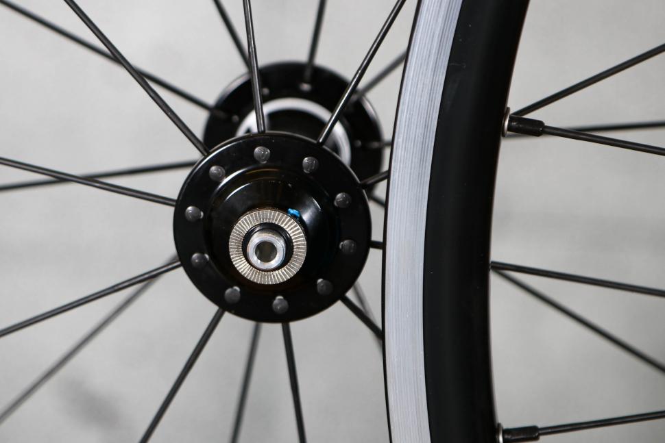2023 Halo White Line 700c Wheels - front hub 1.jpg