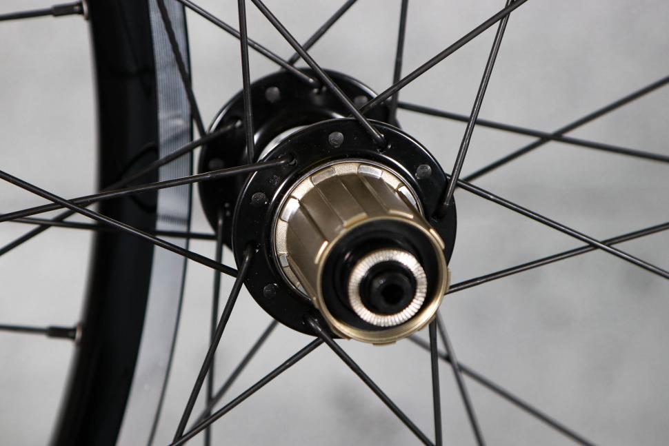 2023 Halo White Line 700c Wheels - rear hub 1.jpg