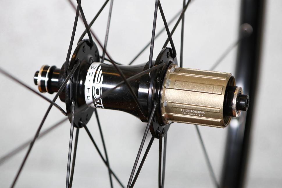 2023 Halo White Line 700c Wheels - rear hub 2.jpg
