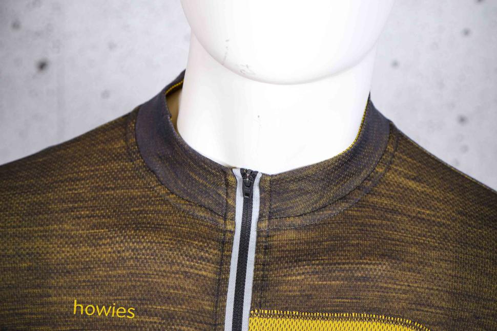 2023 Howies Mens Doull Short Sleeve Cycle Jersey - collar.jpg