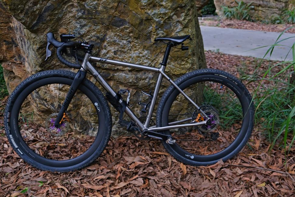 2023 Innovv K6 battery on down tube.jpg