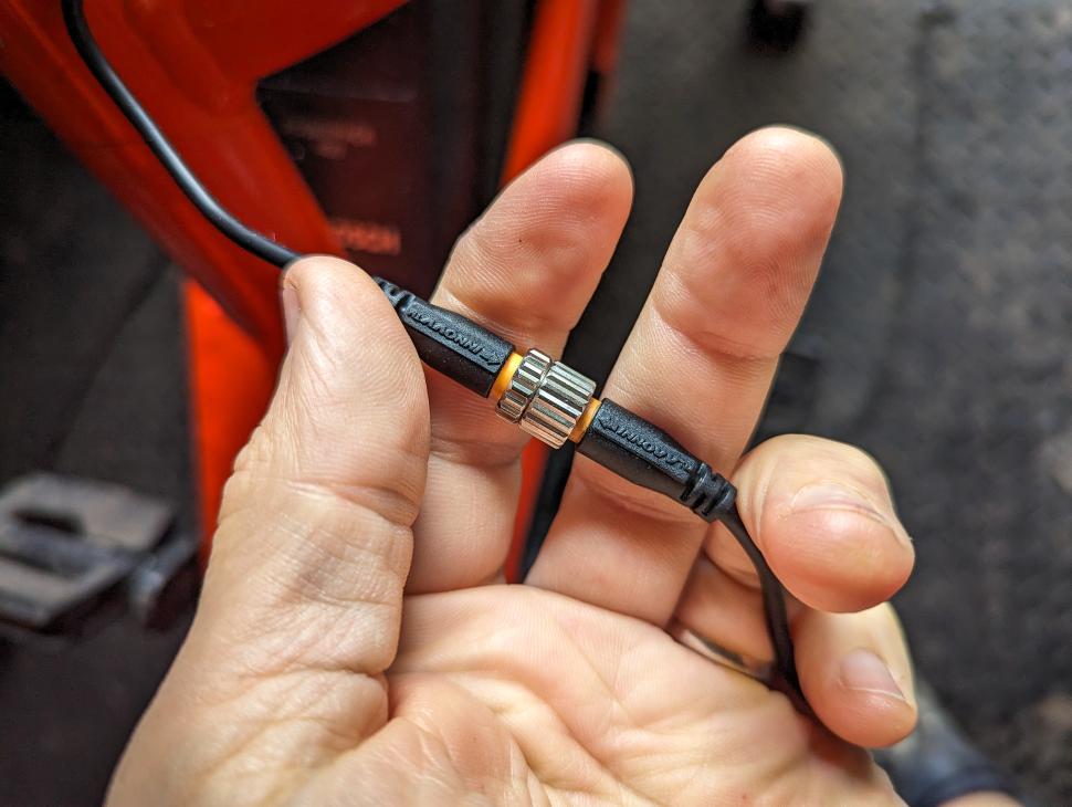 2023 Innovv K6 dual camera system - connector.jpg