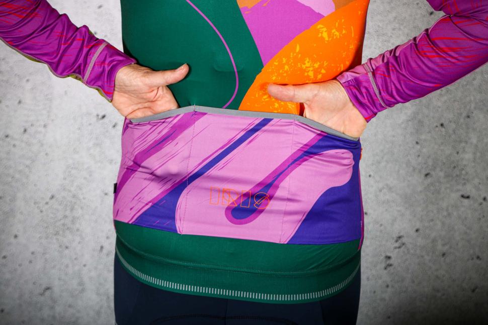 2023 Iris Amadinia Long Sleeve Jersey - pockets.jpg