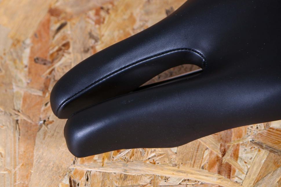 2023 ISM PR 1.0 saddle - nose.jpg