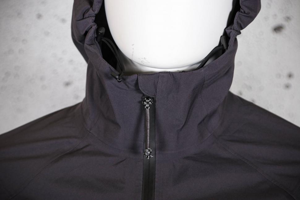 2023 Jack Wolfskin Bike Commute Mono Jkt M - collar.jpg