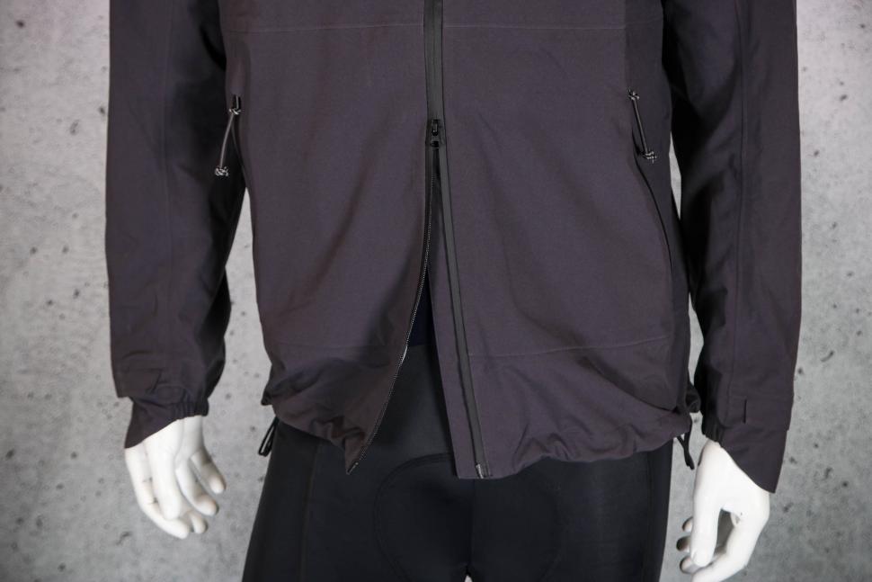 2023 Jack Wolfskin Bike Commute Mono Jkt M - second zip.jpg