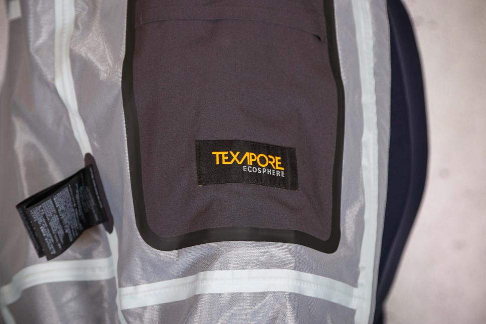 2023 Jack Wolfskin Bike Commute Mono Jkt M - Texapore logo.jpg