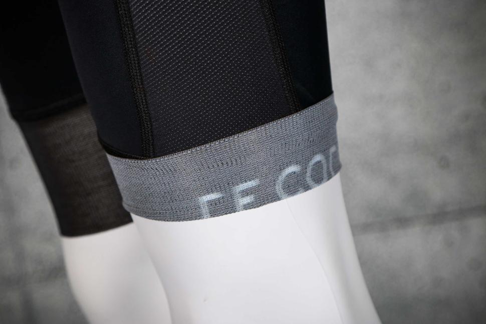 2023 Le Col Womens Pro Lightweight Bib Shorts - cuff gripper.jpg