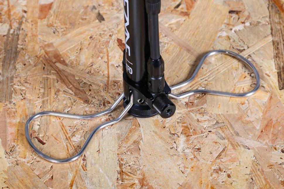 2023 Lezyne Digital Travel Floor Drive - feet.jpg