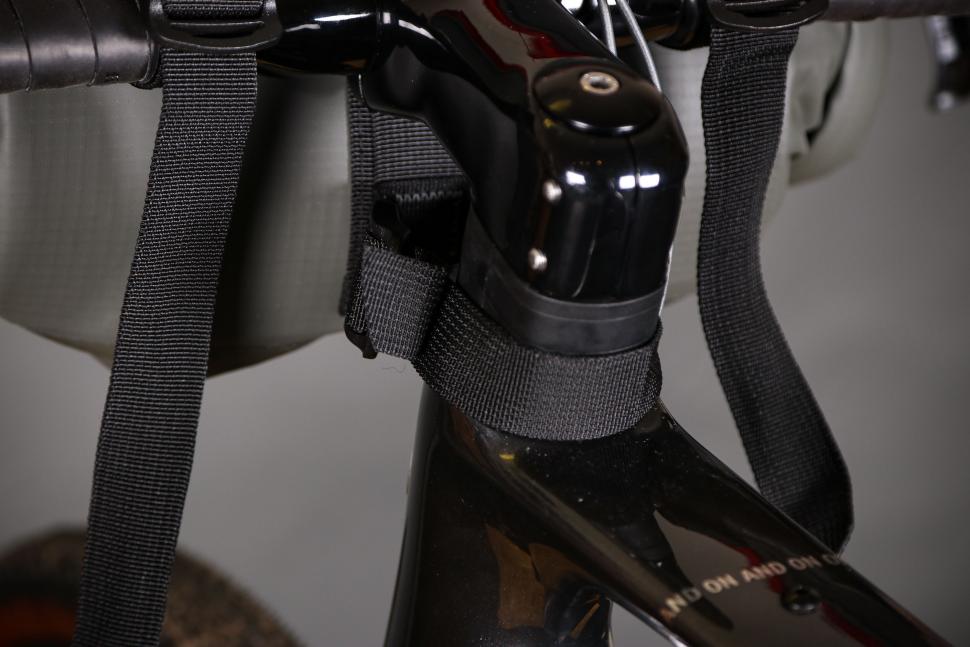 2023 Lomo 3L Bikepacking Handlebar Dry Bag - spacer strap.jpg