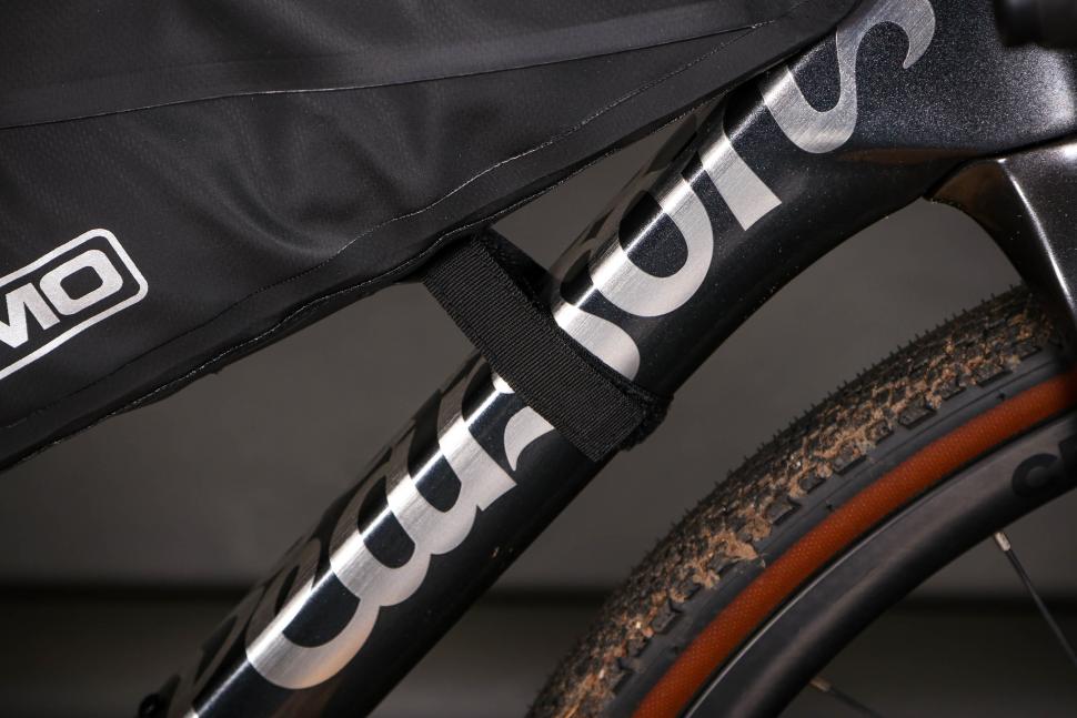 2023 Lomo Bike Frame Dry Bag - strap 1.jpg