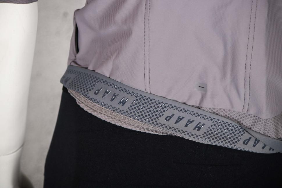 2023 MAAP Evade Pro Base Jersey 2.0 - gripper.jpg