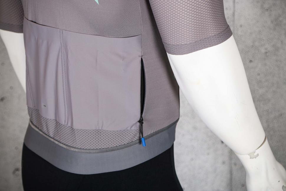2023 MAAP Evade Pro Base Jersey 2.0 - zip pocket.jpg