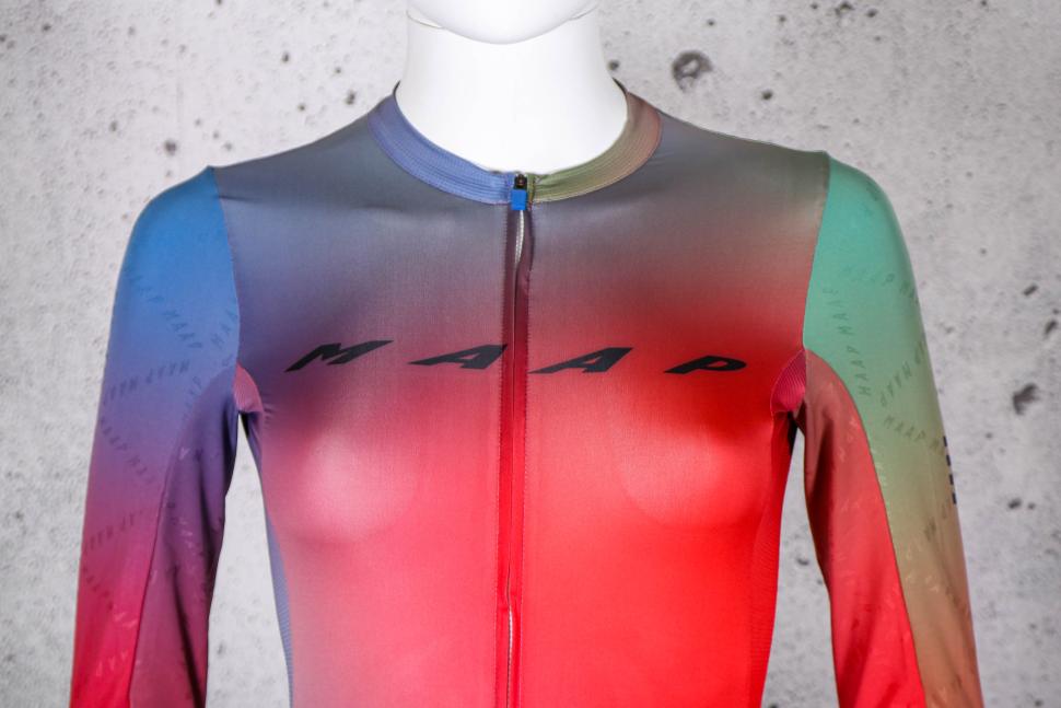 2023 MAAP Women's Blurred Out Pro Hex LS Jersey 2.0 - chest.jpg