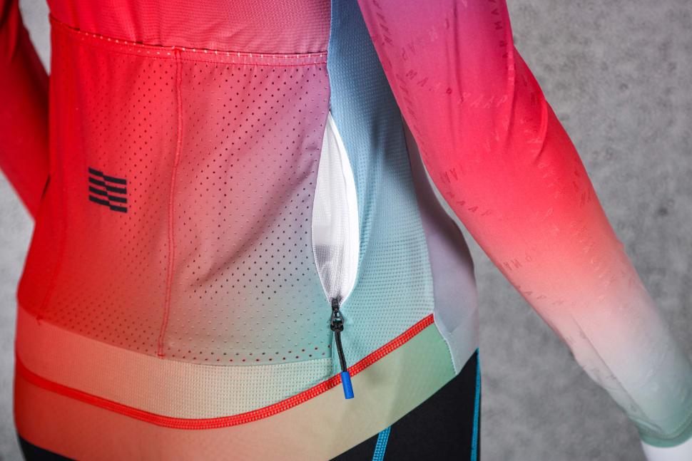 2023 MAAP Women's Blurred Out Pro Hex LS Jersey 2.0 - zip pocket.jpg
