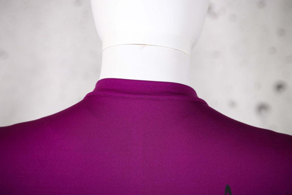 2023 MAAP Women's Evade Pro Base Jersey 2.0 - collar back.jpg