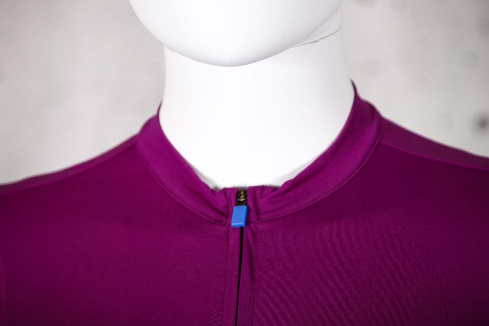 2023 MAAP Women's Evade Pro Base Jersey 2.0 - collar.jpg