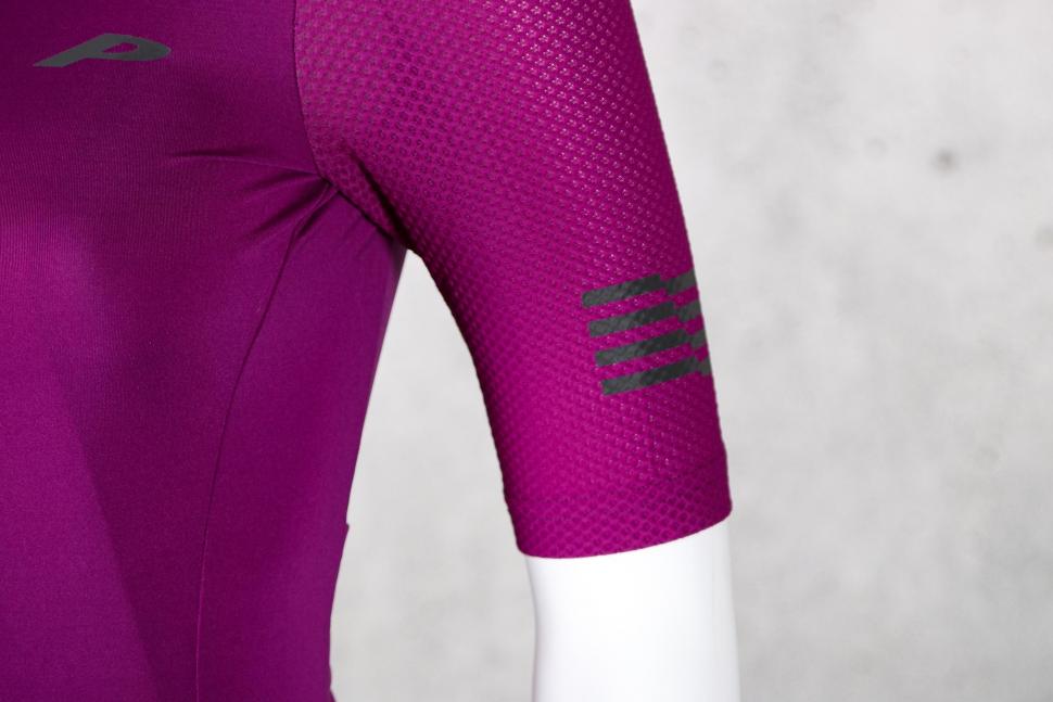 2023 MAAP Women's Evade Pro Base Jersey 2.0 - sleeve.jpg