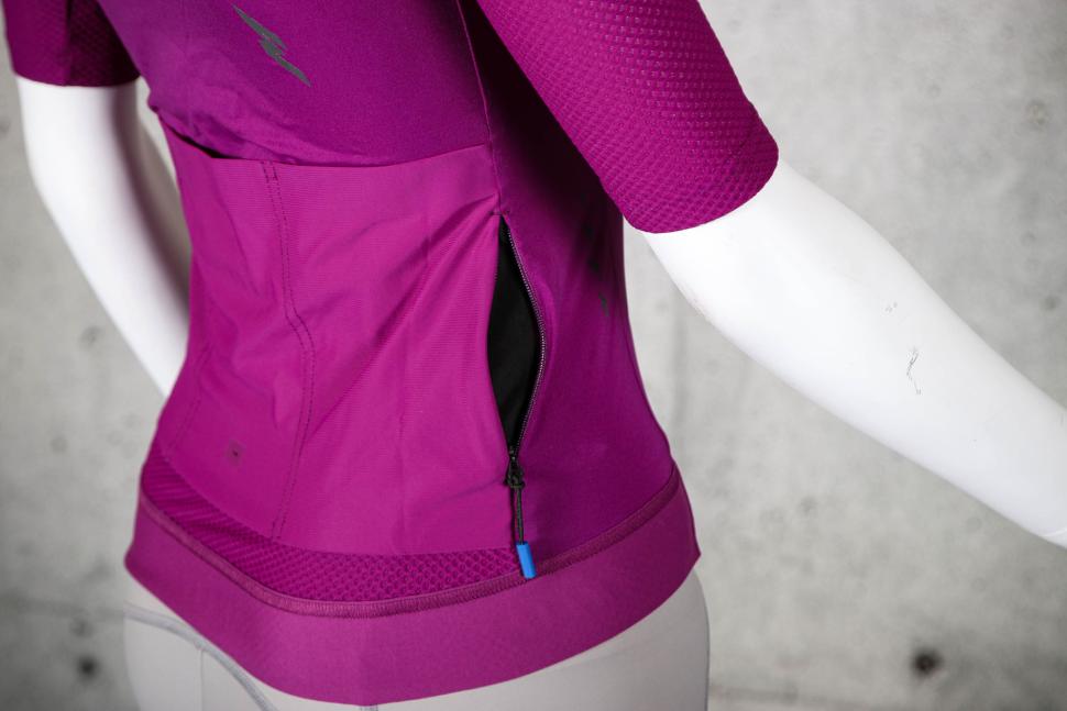 2023 MAAP Women's Evade Pro Base Jersey 2.0 - zipper pocket.jpg