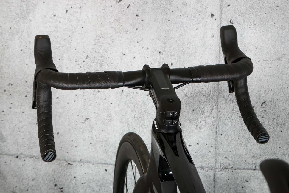 2023 Merida Reacto 7000 - bars 3.jpg