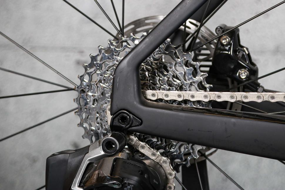 2023 Merida Reacto 7000 - rear drop out.jpg