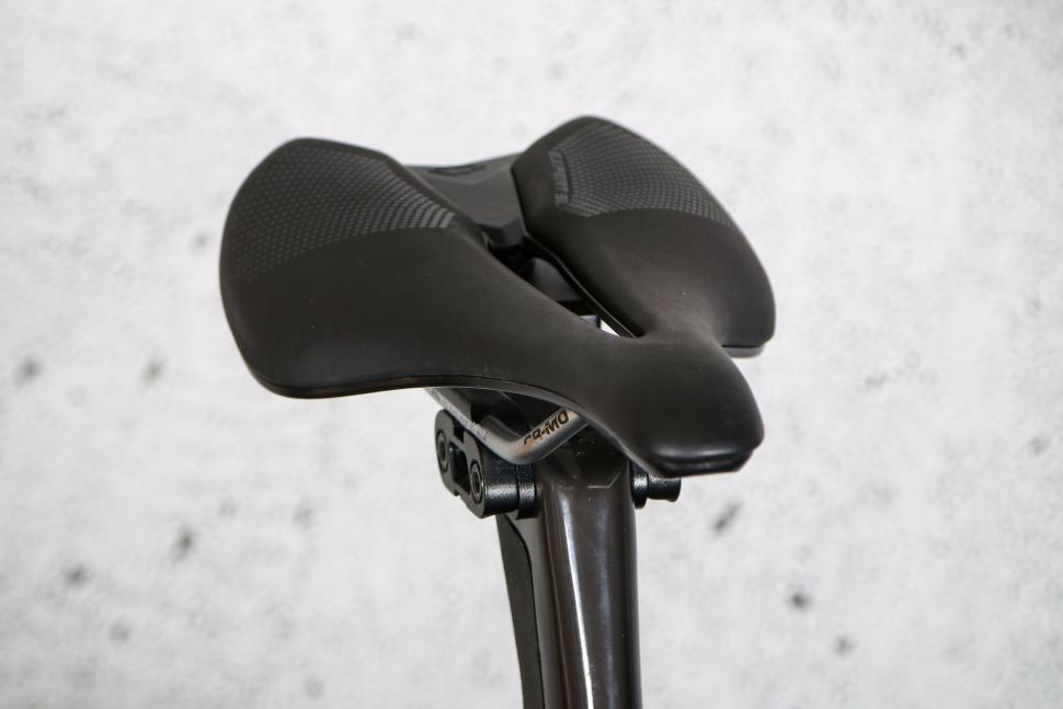 2023 Merida Reacto 7000 - saddle 2.jpg