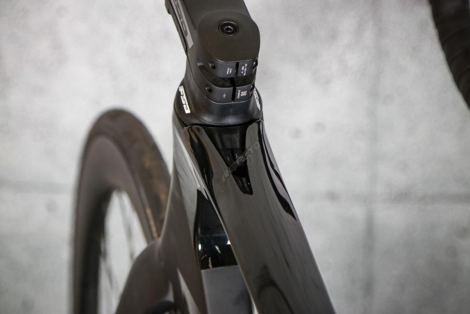 2023 Merida Reacto 7000 - top tube.jpg