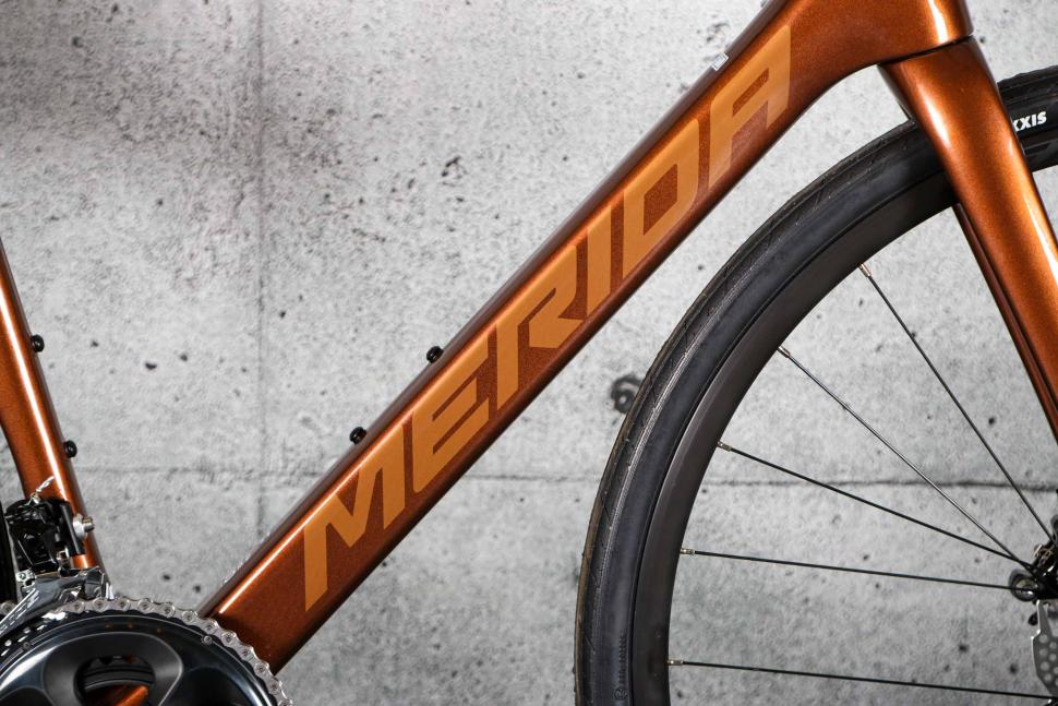 2023 Merida Scultura Endurance 4000 - down tube.jpg