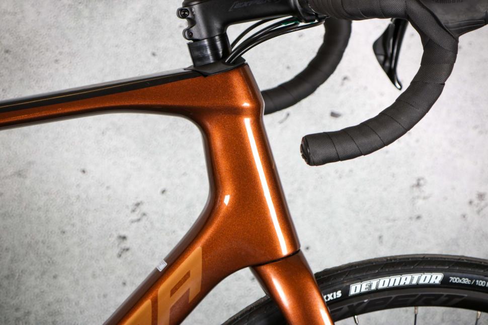 2023 Merida Scultura Endurance 4000 - head tube.jpg