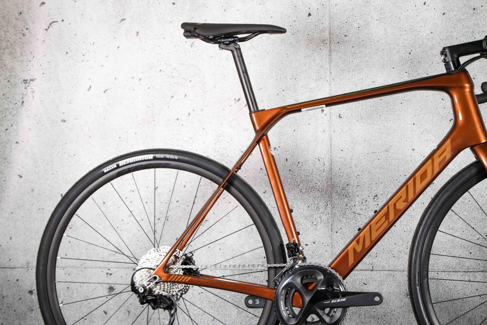 2023 Merida Scultura Endurance 4000 - rear.jpg