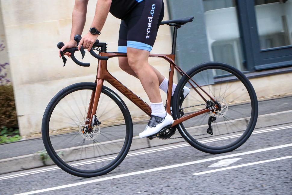 2023 Merida Scultura Endurance 4000 - riding 2.jpg