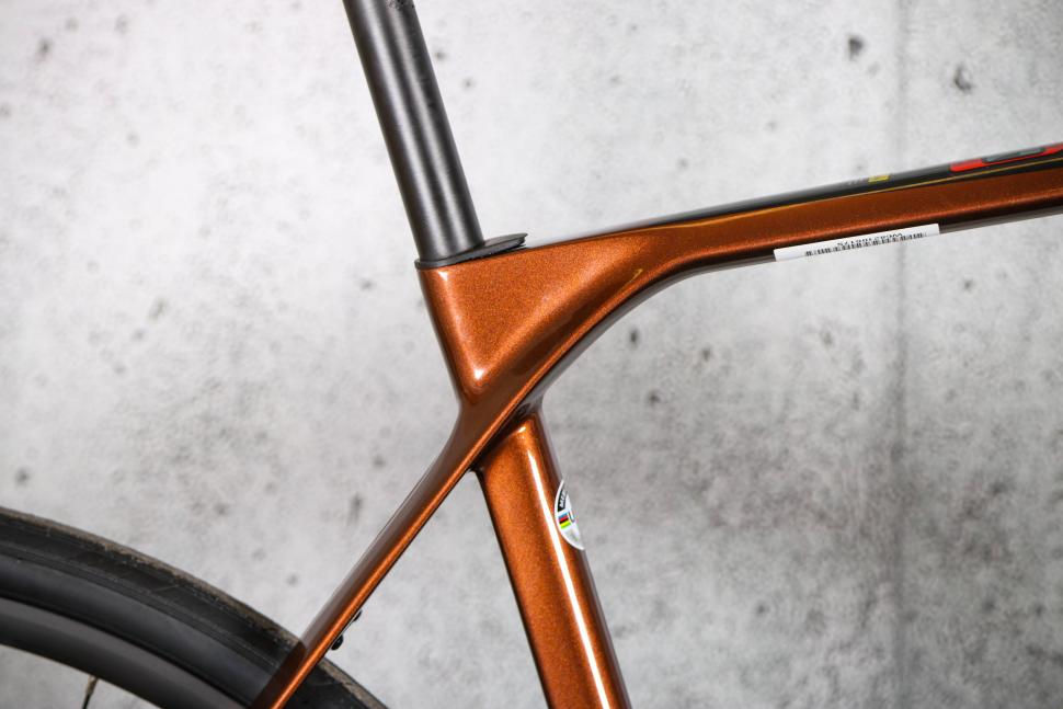 2023 Merida Scultura Endurance 4000 - seat tube junction.jpg