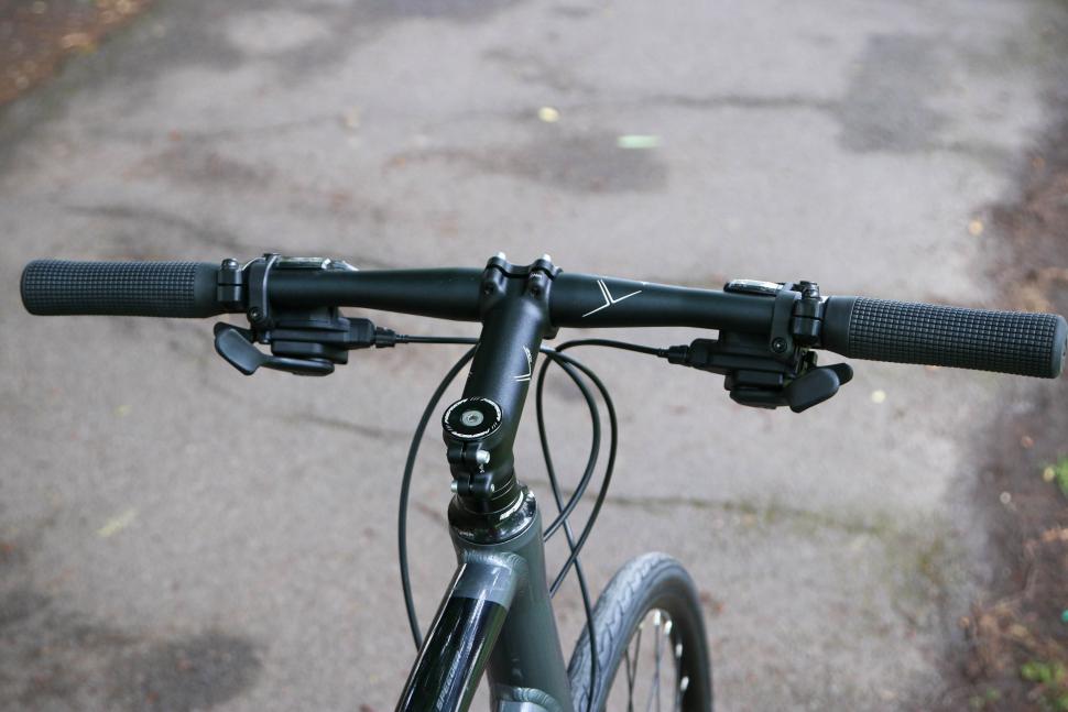 2023 Merida Speeder 20D - bars 1.jpg