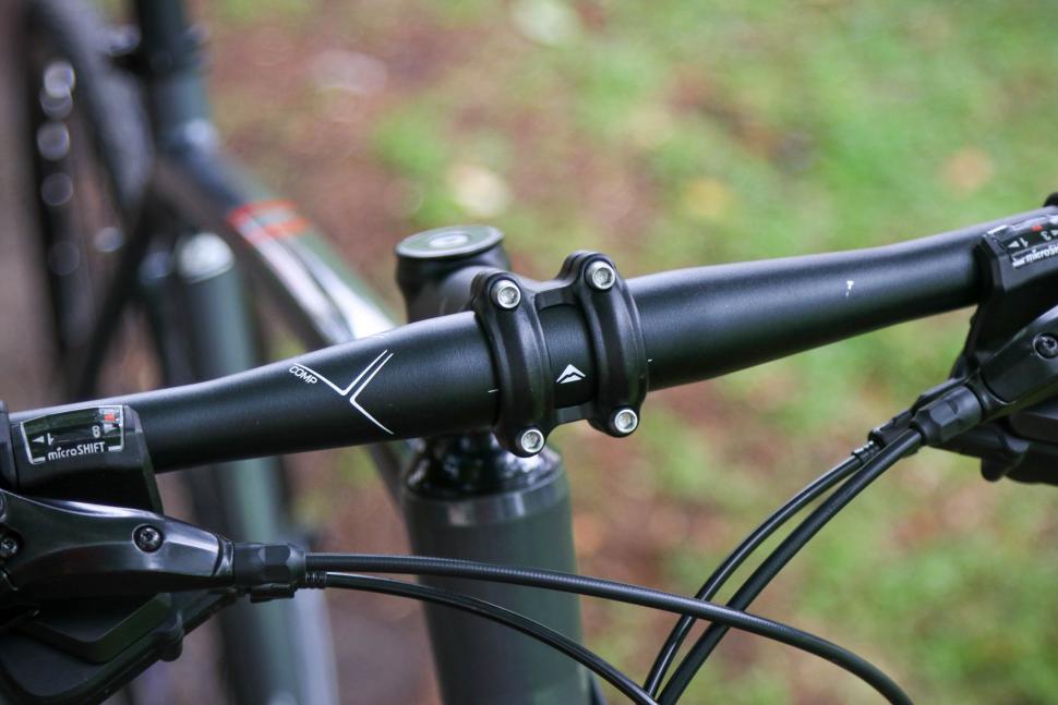 2023 Merida Speeder 20D - bars 2.jpg