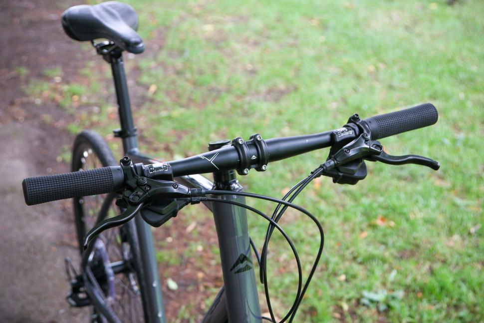 2023 Merida Speeder 20D - bars 3.jpg