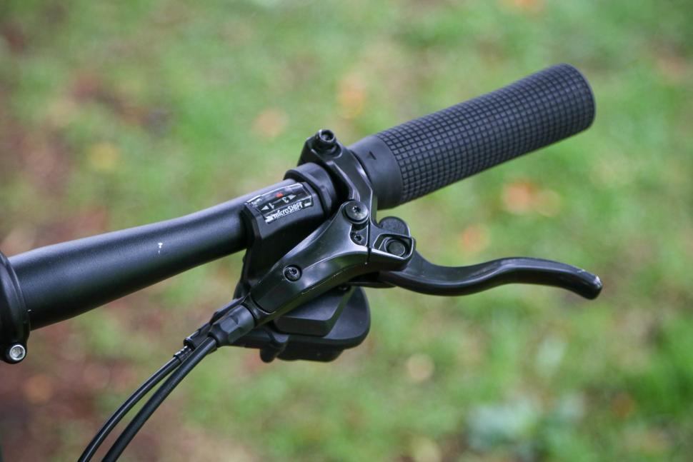 2023 Merida Speeder 20D - brake lever and shifter.jpg