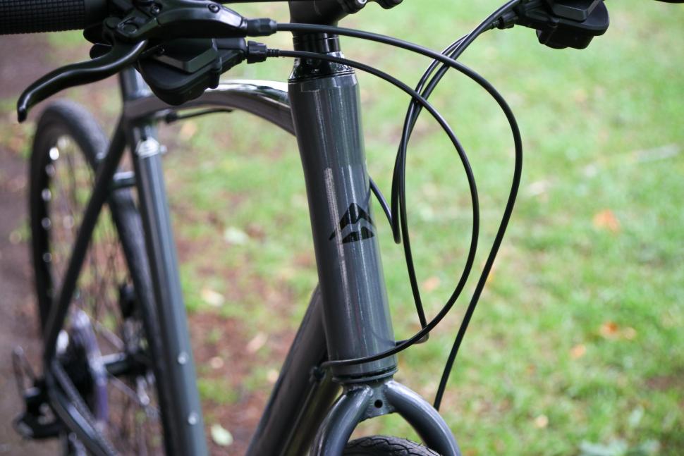 2023 Merida Speeder 20D - head tube badge.jpg