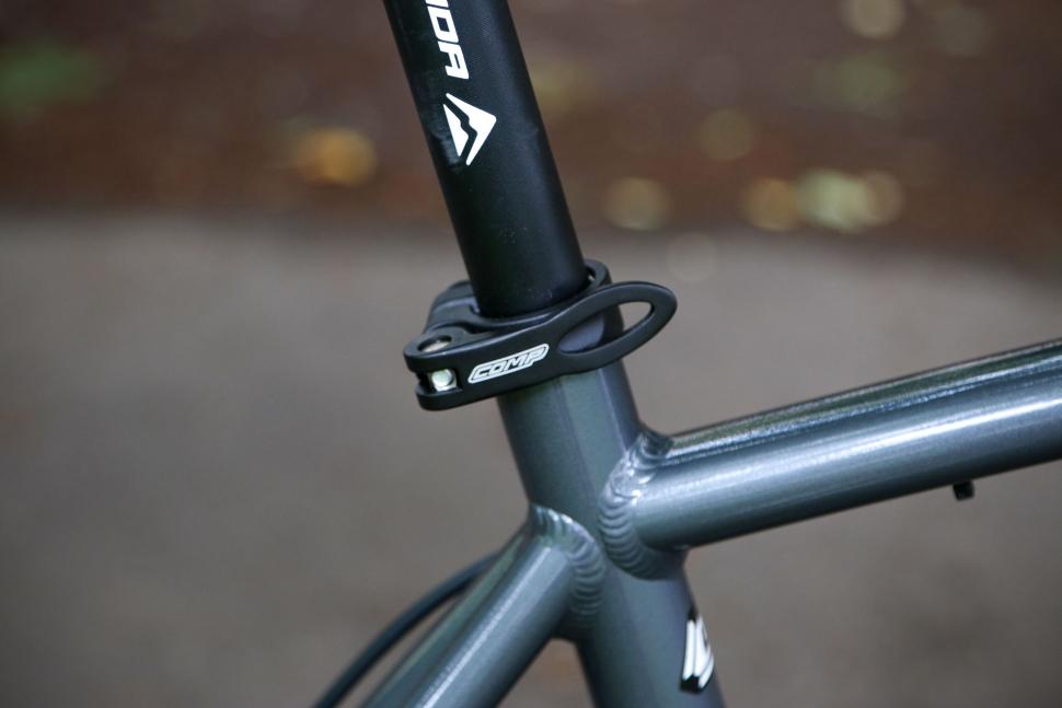 2023 Merida Speeder 20D - seat post clamp.jpg