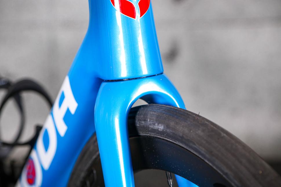2023 Moda Stretto - fork clearance.jpg